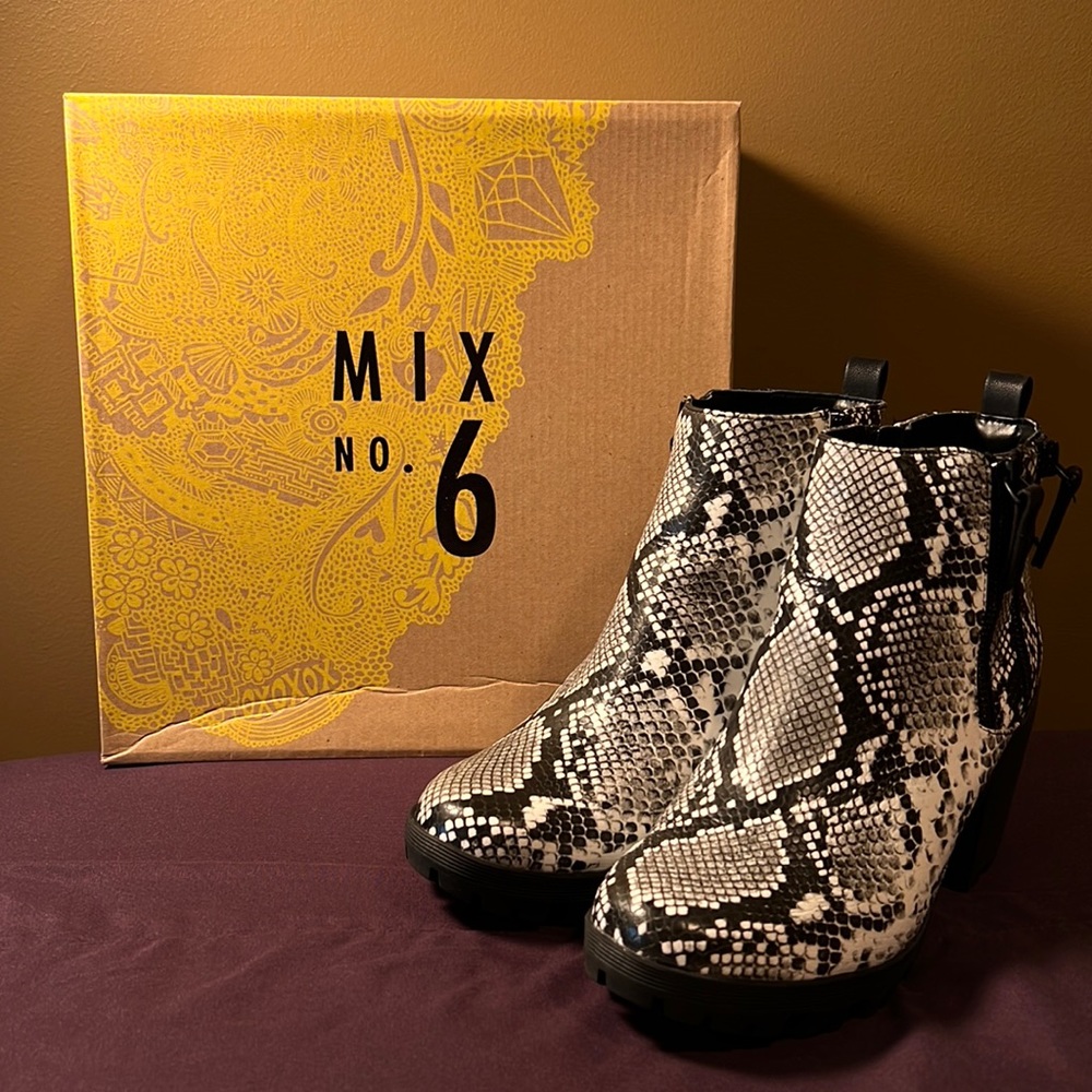 Cooya Bootie Black/white